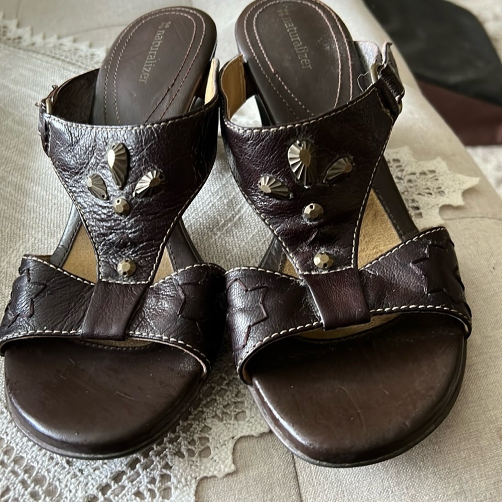 Naturalizer size 9 brown sandal adjustable width